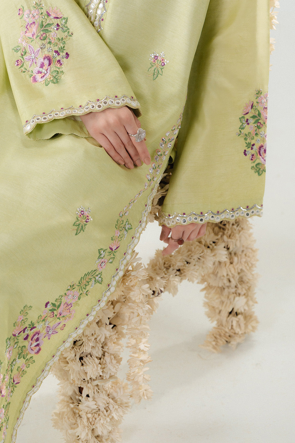 MOONLIT GRACE - MSS5927